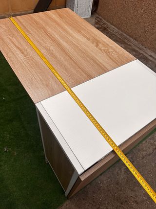 Mesa plegable con estantes