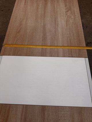 Mesa plegable con estantes