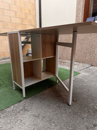 Mesa plegable con estantes