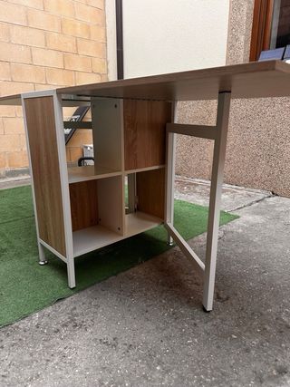 Mesa plegable con estantes