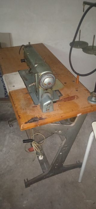 Máquina de coser Alfa plana