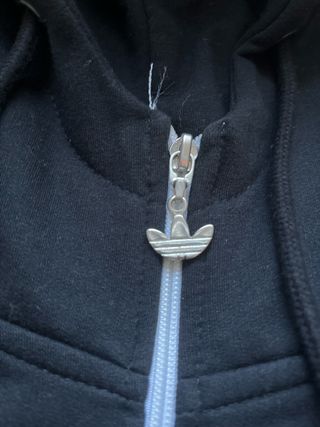 Sudadera Adidas con capucha y cremallera