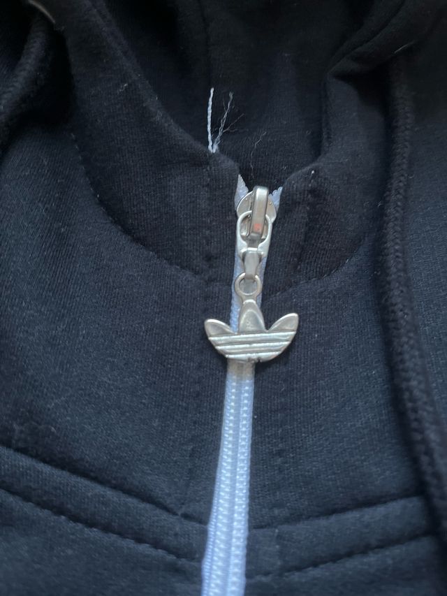 Sudadera Adidas con capucha y cremallera