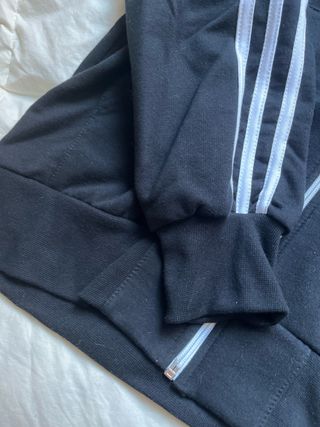 Sudadera Adidas con capucha y cremallera