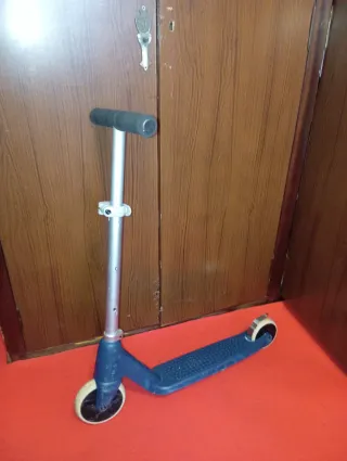 Patinete azul para niño