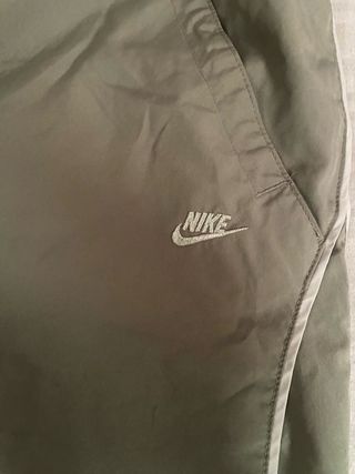 Pantalón de chándal Nike gris y naranja