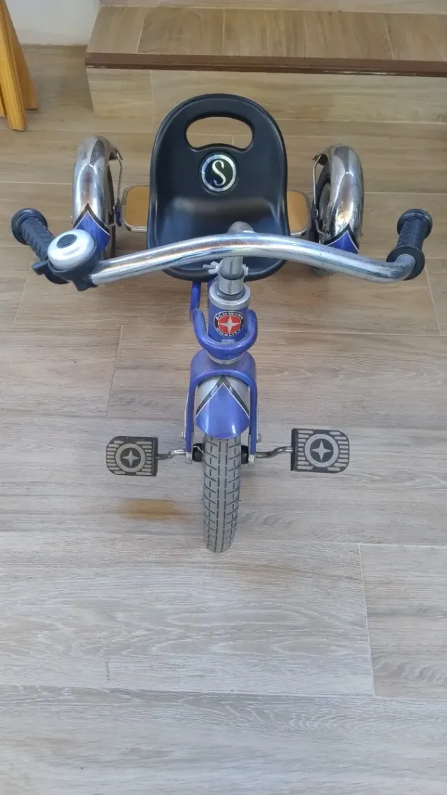 Triciclo infantil azul y plateado