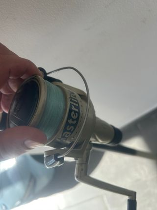 Caña de pescar con carrete