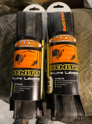 Coppie Maxxis Xenith 700x23c