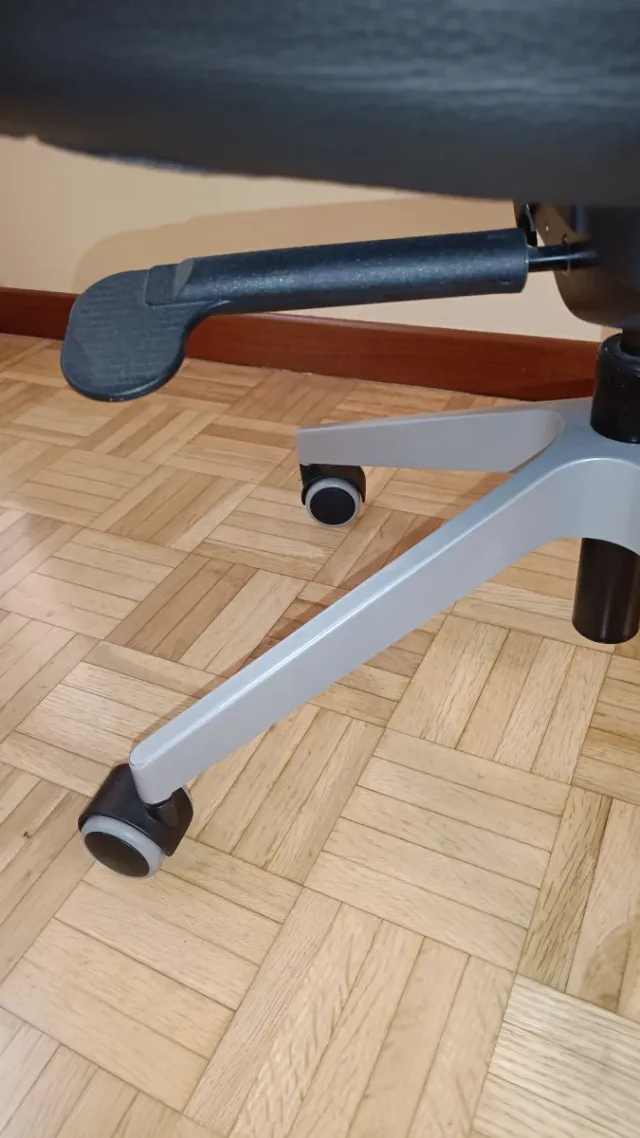 Silla de oficina Markus negra con ruedas