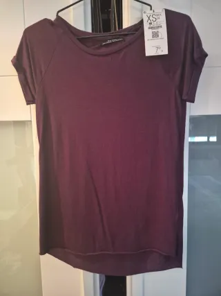 Camiseta Bershka básica burdeos XS