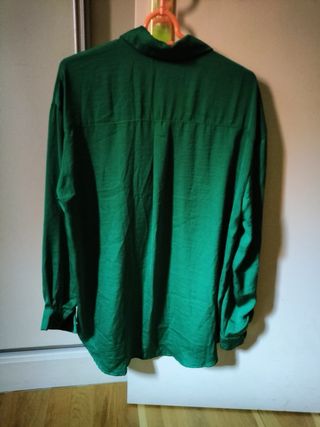 Blusa Stradivarius verde talla S