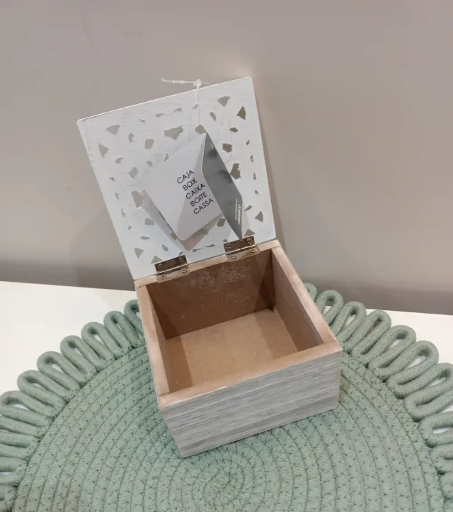 Cajas decorativas de madera tallada