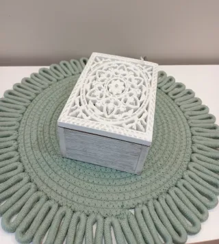 Cajas decorativas de madera tallada