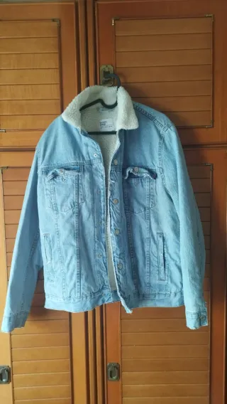Chaqueta vaquera Bershka forrada Talla M