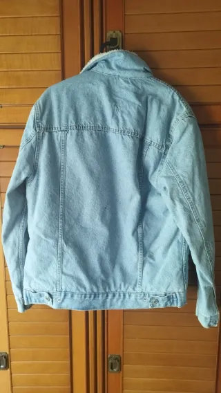 Chaqueta vaquera Bershka forrada Talla M