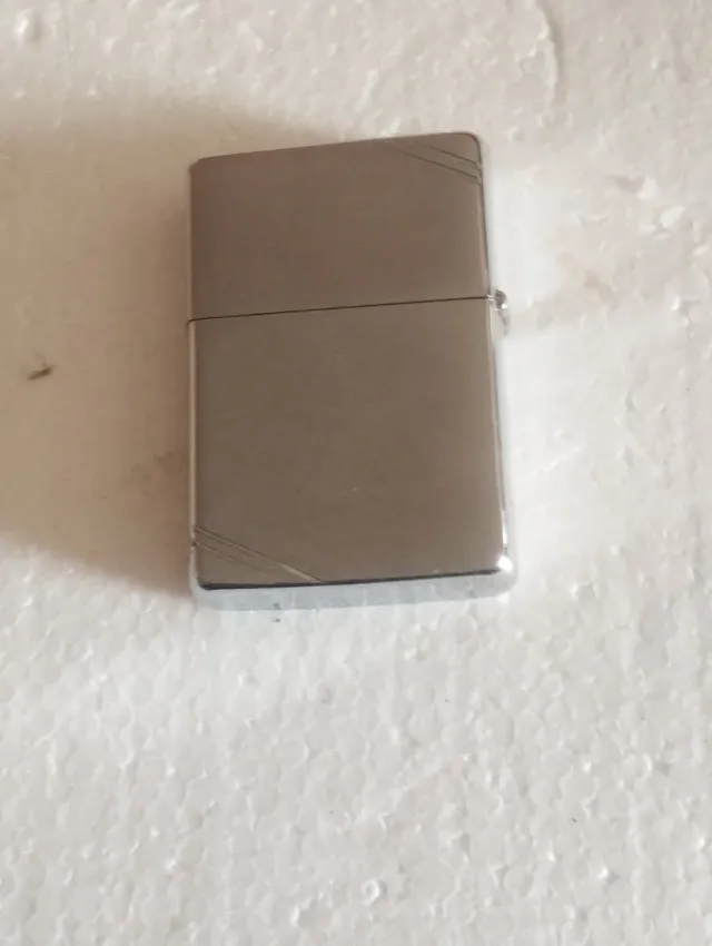 Accendino Zippo argentato