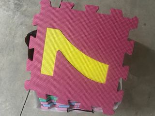 Piezas puzzle suelo colores