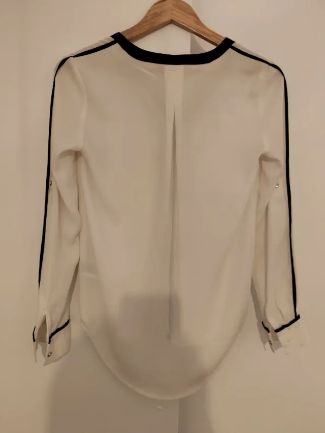 Blusa Topshop Blanca con Ribete Negro Talla XS