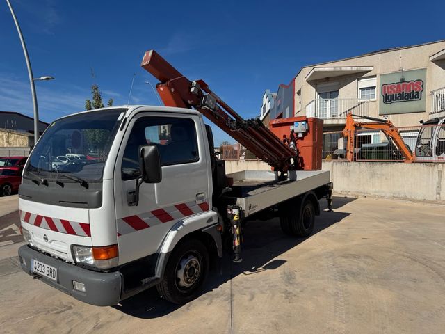 Camion cesta 3500kg NISSAN Cabstar