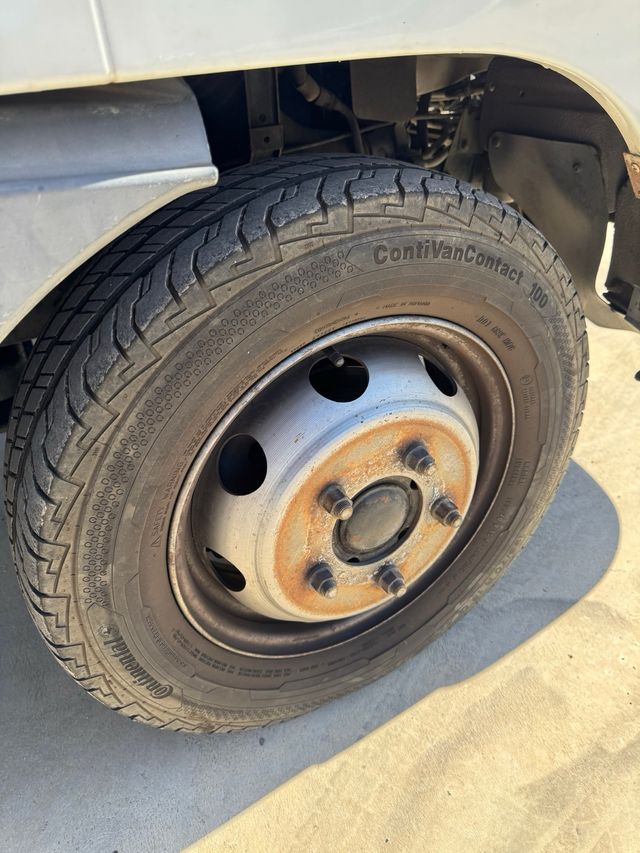 Camion cesta 3500kg NISSAN Cabstar