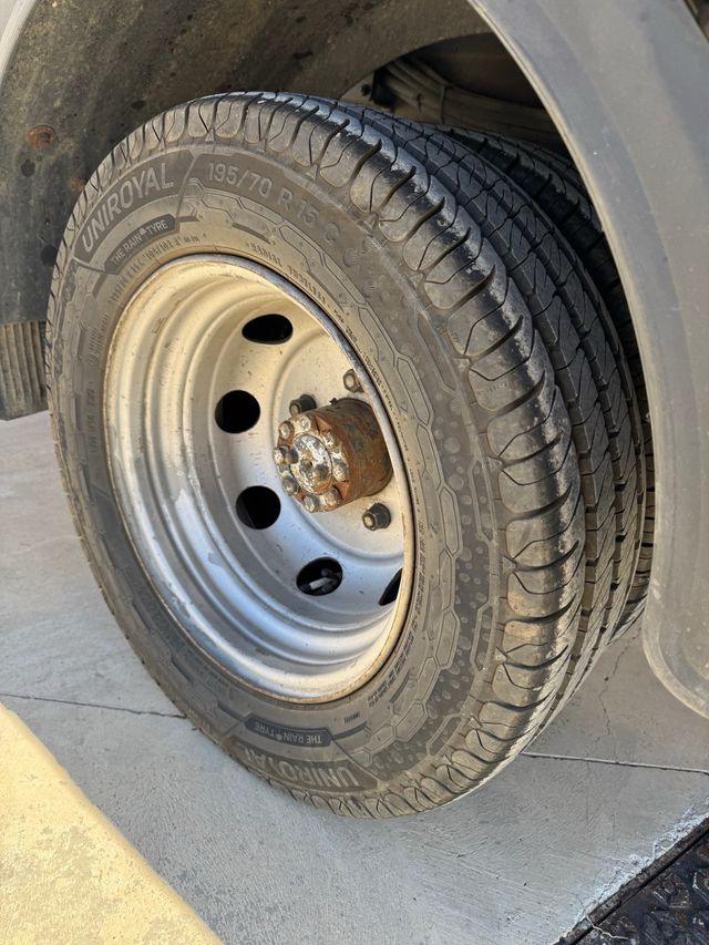 Camion cesta 3500kg NISSAN Cabstar