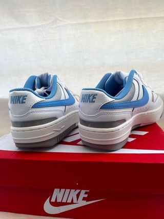 Zapatillas Nike Blancas y Azules Nuevas 38