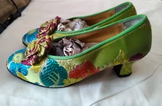 Zapatos de fallera verde pistacho,tacón 5 cm