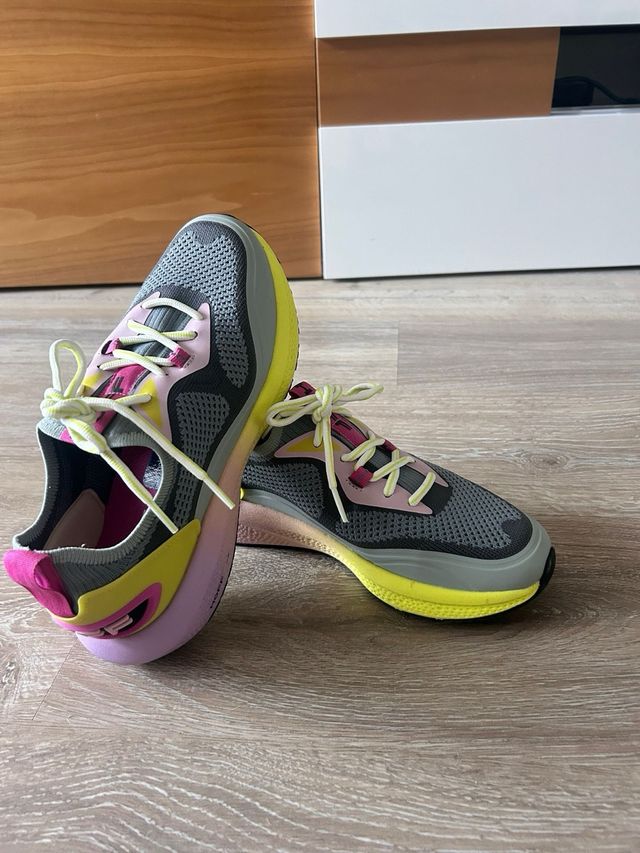 Zapatilla deportiva Hoff gris y amarillo
