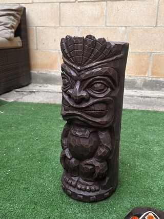 Tótem de madera tallada