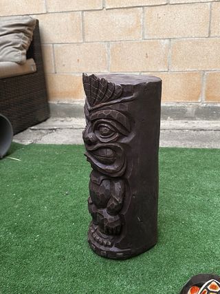 Tótem de madera tallada