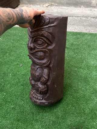 Tótem de madera tallada