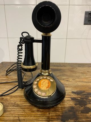 Telefono antico nero e oro, funzionante