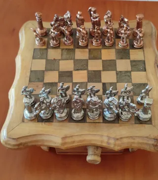 Mini ajedrez vintage de madera, cajones y patitas