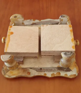 Mini ajedrez vintage de madera, cajones y patitas