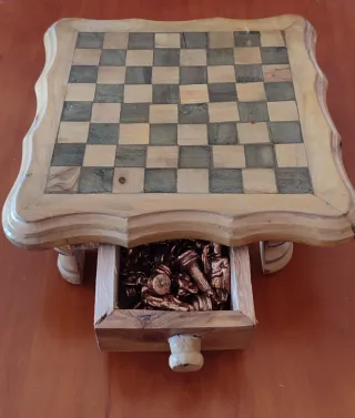 Mini ajedrez vintage de madera, cajones y patitas