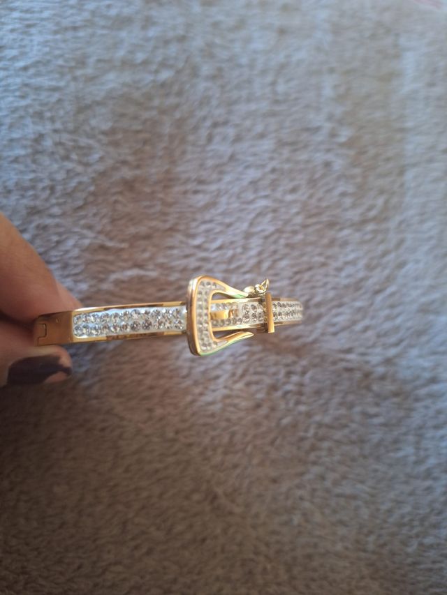 Pulsera tipo caña acero dorada con brillantes