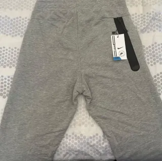 Pantalón Nike Gris