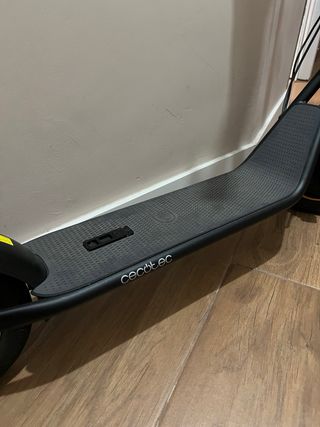 Patinete Eléctrico Negro y Gris
cecotec