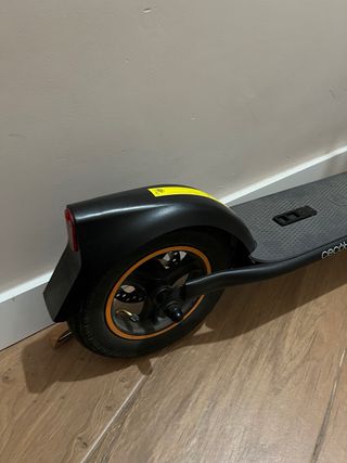 Patinete Eléctrico Negro y Gris
cecotec