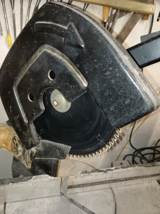 Sierra ingletadora M75 para madera