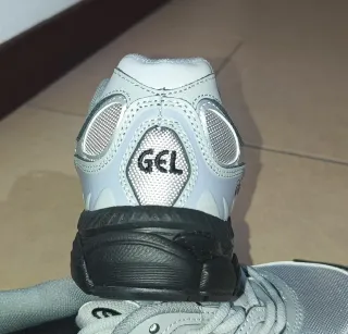 Scarpe ASICS Gel NYC Grigie, n° 41,5