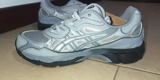 Scarpe ASICS Gel NYC Grigie, n° 41,5