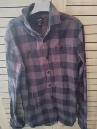 Camisa de cuadros marca Kiabi para niños talla S. 