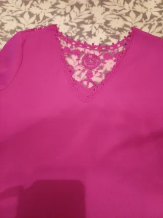 Blusa rosa  fusia manga corta con encaje