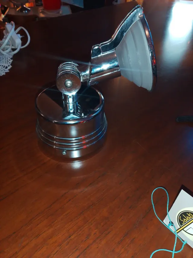 Faretto da parete in acciaio  e vetro