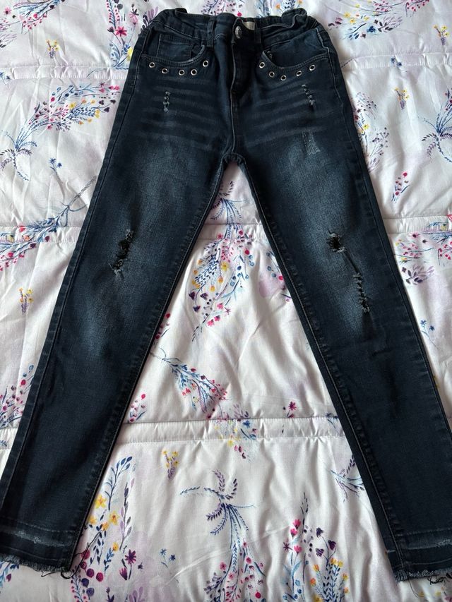 Pantalón vaquero niña desgastado