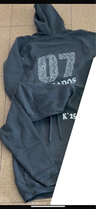 Ropa personalizada en gris y amarillo neón o fluor