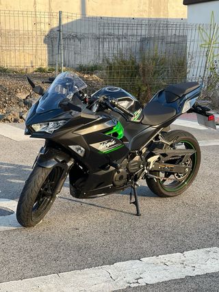 Kawasaki Ninja 400 2023 Negra