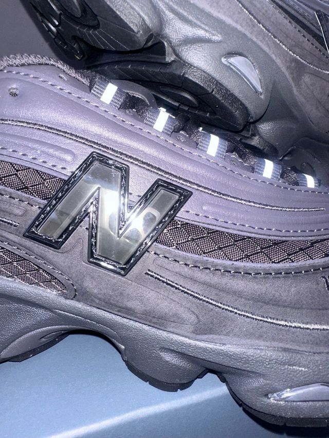 New Balance 1000 Talla 41.5 Gris Oscuro